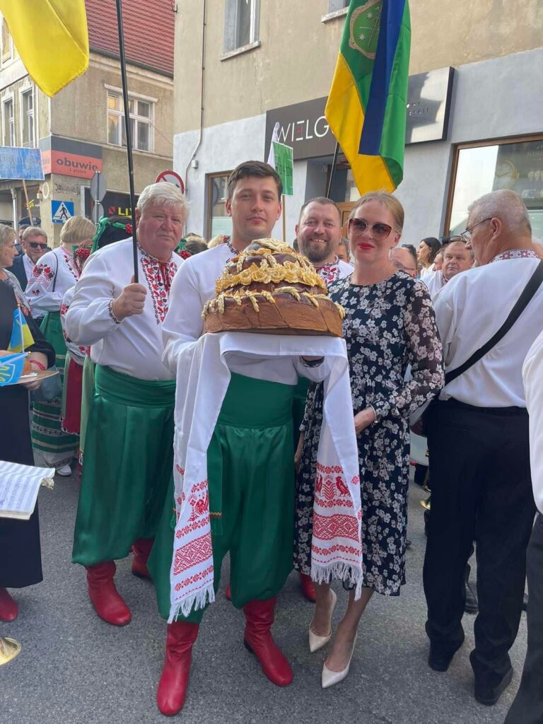 Місто Явор зустрічає представників Цар Хліб від Бердичівського хлібозаводу на святкуванні Дня хліба!
