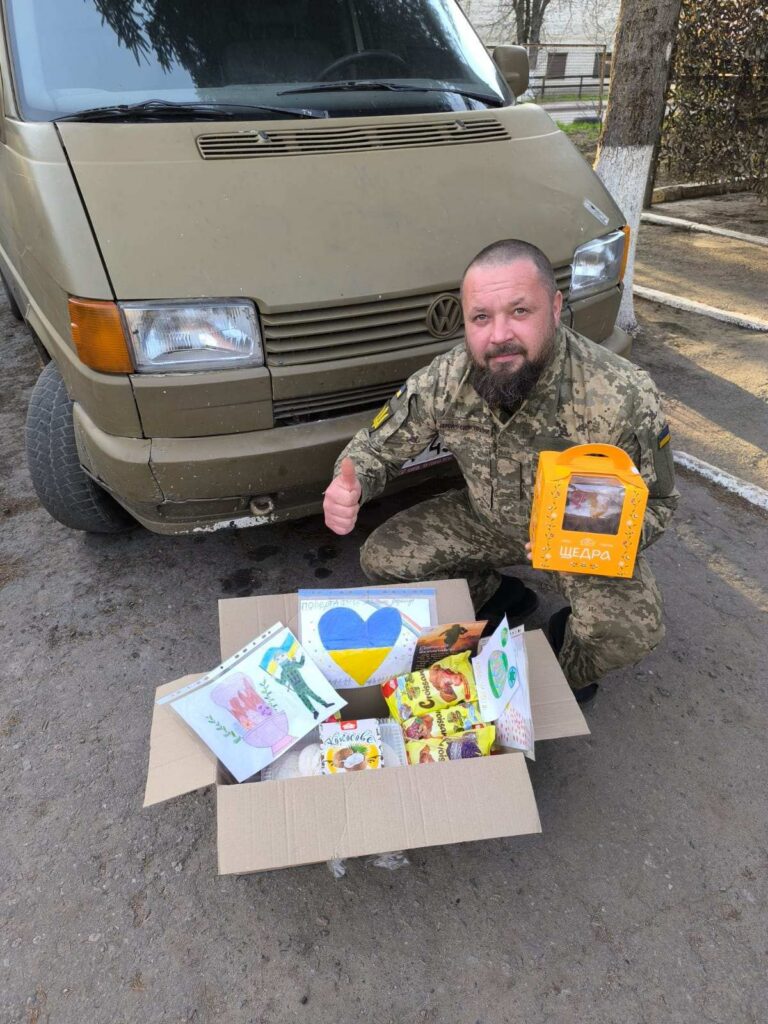 Від дитячих сердець до воїнів: “Теремно Хліб” об’єднав малюнки і паски у великодніх кошиках для ЗСУ