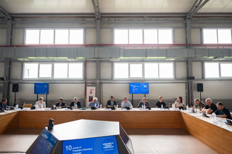 30.08.2023 року на заводі ТОВ «ЧАНТА МАУНТ» відбулася зустріч керівника Офісу Глави держави Андрія Єрмака із представниками іноземних дипустанов щодо імплементації Української формули миру, присвячена продовольчій безпеці.