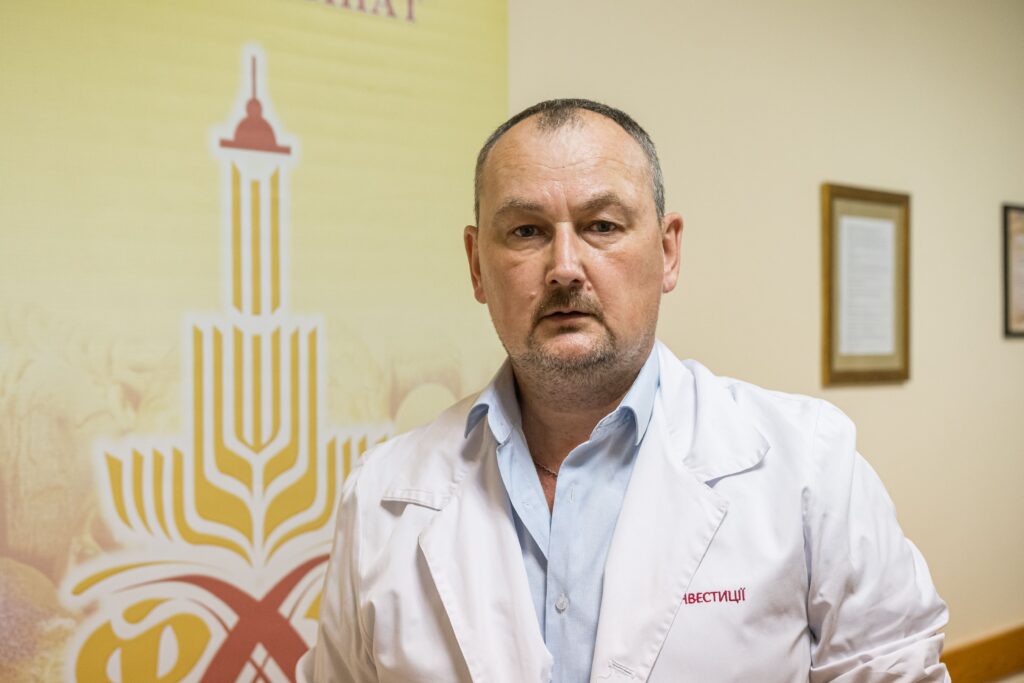 Поки Прикарпаття спить: як Франківський хлібокомбінат щоночі “Дарницький” і формовий хліби випікає