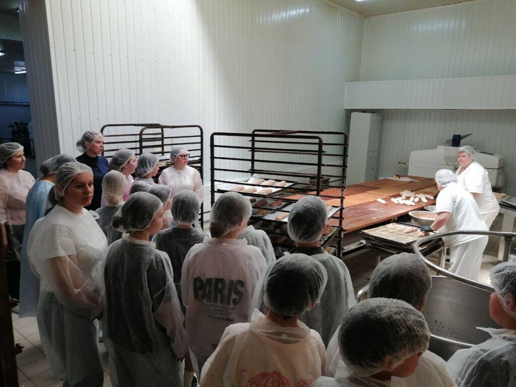 Звідки береться хліб: Івано-Франківський хлібокомбінат відкрив двері для школярів
